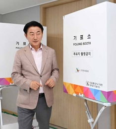 의정부시, 투표소 현장 점검 및 사무원 격려.