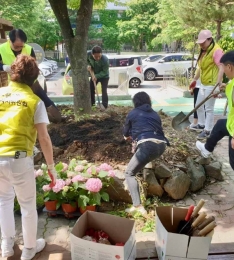 구리시 교문2동주민자치위원회,  주민과 함께하는 마을 화단 조성 추진.