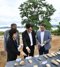 인류문명 기원 한반도 중심지 김포 전국 최대 규모와 밀도 신석기 주거유적 발굴 현장 공개.