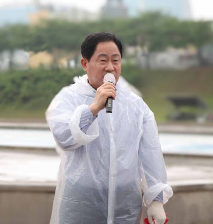생태도시 남양주, 생활개선회 주도 EM 흙공 던지기 행사로 왕숙천 수질 정화 앞장.