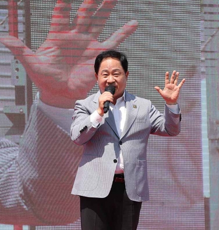 ‘서른 해의 동행, 새로운 내일로’…남양주시 노인복지관 30주년 기념식 열려.