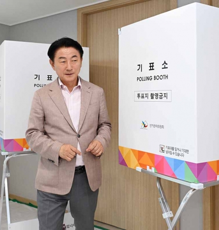 의정부시, 투표소 현장 점검 및 사무원 격려.