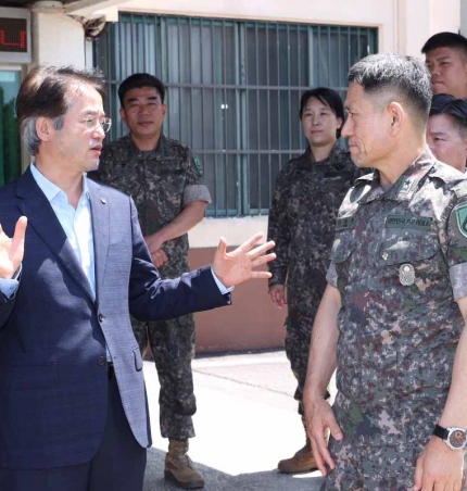 이동환 고양시장, 제60보병사단 부대 방문…관군 협력 강화 논의.