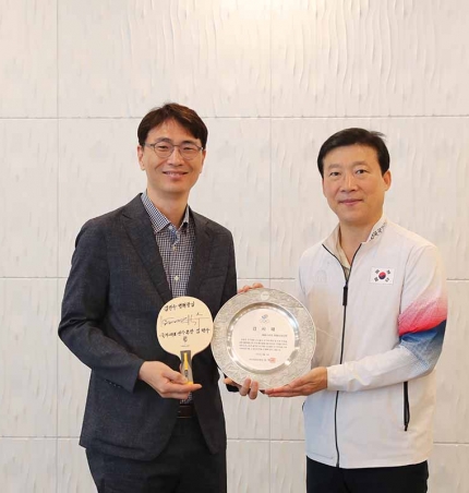 대한체육회, 세종스포츠정형외과의원과 청주마이크로병원에 감사패 전달.